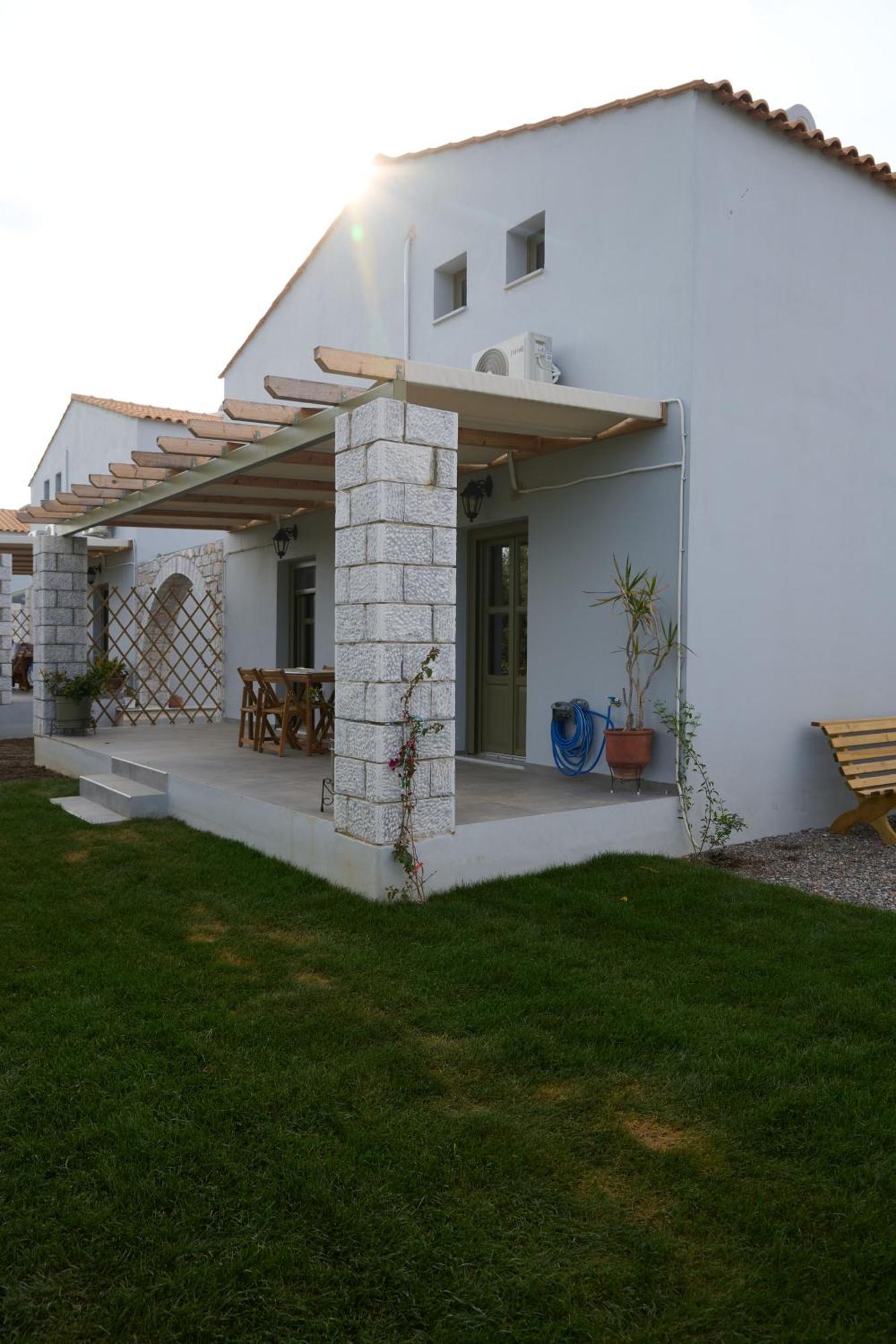 La Familia Luxury Private Maisonettes Near The Sea Gythio Exterior photo