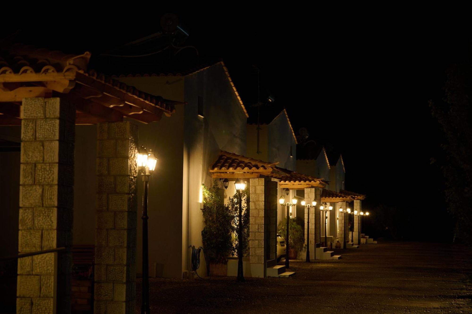 La Familia Luxury Private Maisonettes Near The Sea Gythio Exterior photo